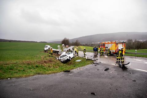 Bei dem Unfall auf der L3026 bei Niedernhausen ist ein 29-Jähriger ums Leben gekommen. Foto: wiesbaden112