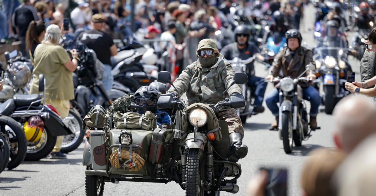 Magic Bike in the Rheingau: Spectacular parade with 3,000 Harleys in ...