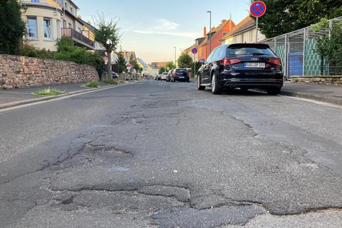 Bislang gibt es kein Konzept, wie Rüdesheim die maroden Straßen sanieren will. Archivfoto: DigiAtel/Heibel