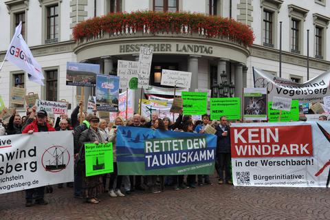 Protest im Jahr 2013 in Wiesbaden gegen Windkraft auf dem Taunuskamm. Archivfoto: Joachim Sobek
