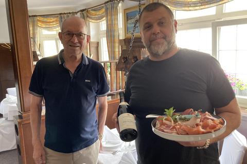 Das Restaurant „Zur Krone Split“ macht wieder auf: Der neue Wirt und Koch Nikola Eterovic (rechts) mit Dragan Lozina, der ihm zu Beginn noch zur Seite stehen will. Mathias Gubo