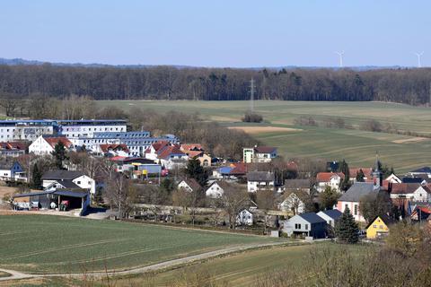 Mittelpunkt der Gemeinde: In Eschs Dorfmitte steht nicht nur das Rathaus der Kommune Waldems. Am Ortsrand liegen auch die beiden Gewerbegebiete Auf der Lind I und II.