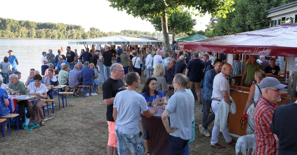 Der Rhein macht das Weinfest in Walluf einzigartig