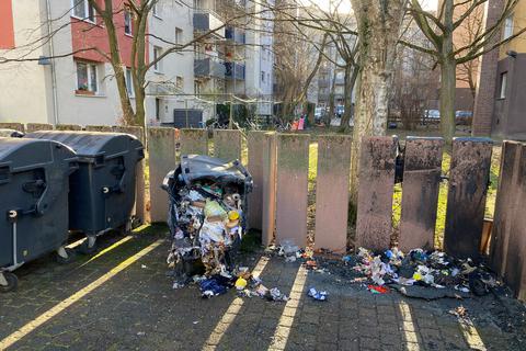 In der Neustadt wurden wiederholt Mülltonnen in Brand gesteckt. Wie hier in der Richard-Wagner-Straße.       Archivfoto: Carina Schmidt