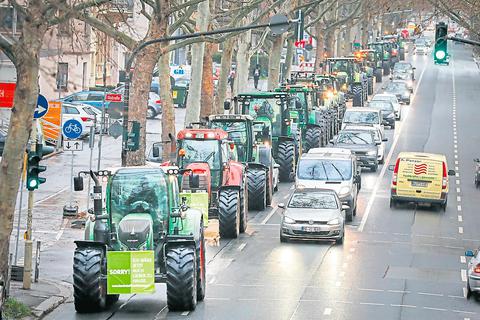 Die Traktoren in Mainz.  Foto: Lukas Görlach