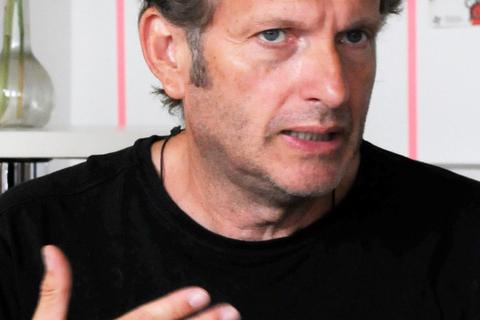 Gerhard Trabert betreibt seit 1997 den Verein „Armut und Gesundheit in Deutschland“. Foto: Peter Zschunke/dpa