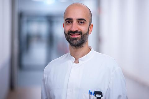 Dr. Cihan Celik leitet die Covid-Normalstation am Klinikum Darmstadt.  Foto: Helmut Hahn