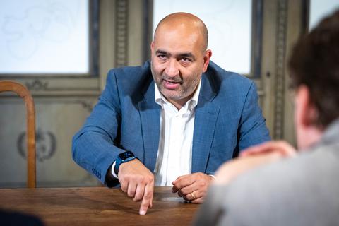 „Es darf nicht sein, dass Konzerne die Krise ausnutzen, um damit Geld zu machen“, sagt Omid Nouripour. Foto: Lukas Görlach