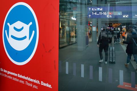 In Bussen und Bahnen dürfen ab diesem Mittwoch nur noch Geimpfte, Genesene und Getestete (3G) mitfahren. Symbolfoto: dpa