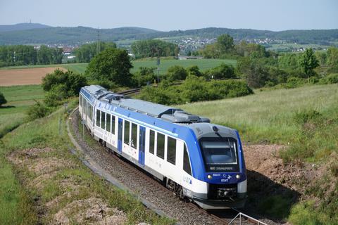 Zuletzt stellten die neuen Wasserstoffzüge des RMV zumidest 50 bis 70 Prozent aller Zugverbindungen zwischen Frankfurt - Bad Homburg und den Hintertaunus sicher. Doch seit bald einem halben Jahr ist das Fahrgastaufkommen der Taunusbahn wegen der Unzuverlässigkeit deutlich zurückgegangen.