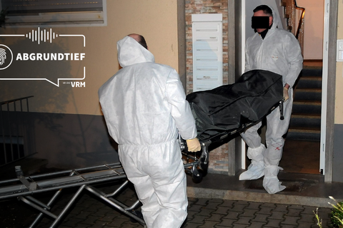 Die Leiche der ermordeten Fatma wird am 11. November 2012 aus ihrer Bessunger Wohnung gebracht. Archivfoto: Jürgen Mahnke