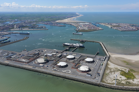 Das imposante Flüssiggas-Terminal in Zeebrugge: Gas, das hier ankommt, fließt auch nach Rheinland-Pfalz und Hessen. Foto: fluxys.com