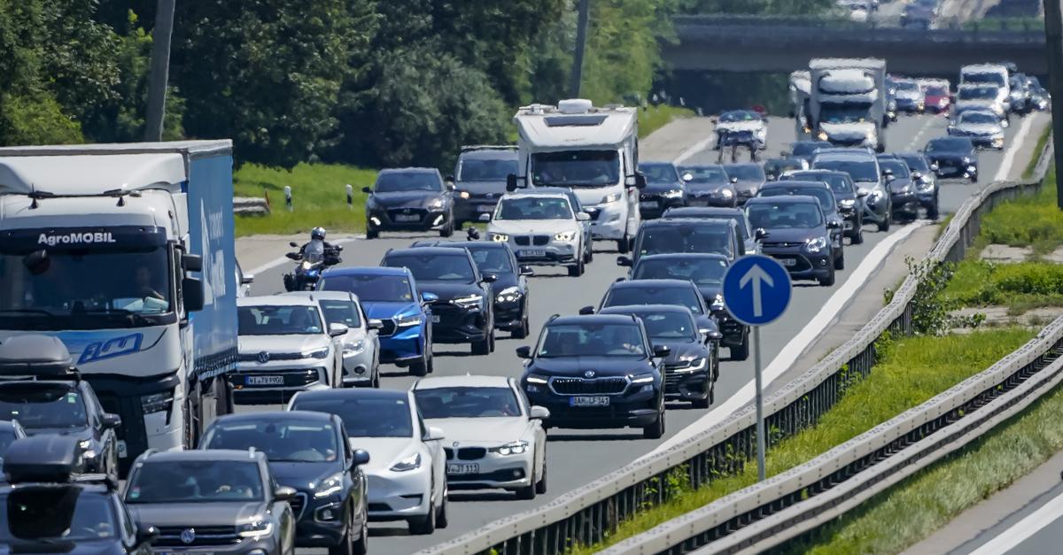 Stau durch Bergungsarbeiten auf A3 – Verkehrsticker jetzt live