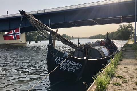 Das Wikingerschiff "Saga Farmann" hat zwischen Bischofsheim und Gustavsburg angelegt.