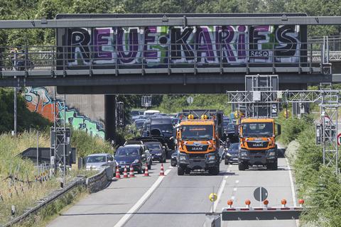 Die Wiesbadener Salzbachtalbrücke bleibt vorerst gesperrt. Foto: René Vigneron