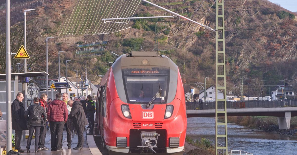 Regionalbahnen-rollen-wieder-komplett-durchs-Ahrtal