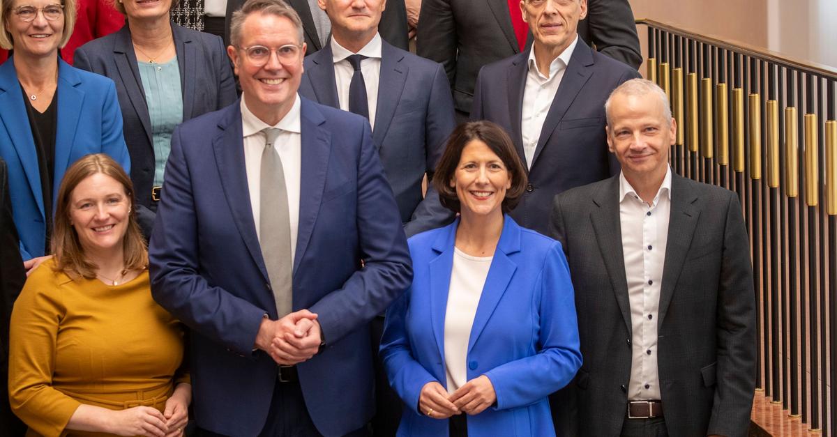 Wie-viel-Geld-gibt-die-Landesregierung-f-r-Fotografen-aus-