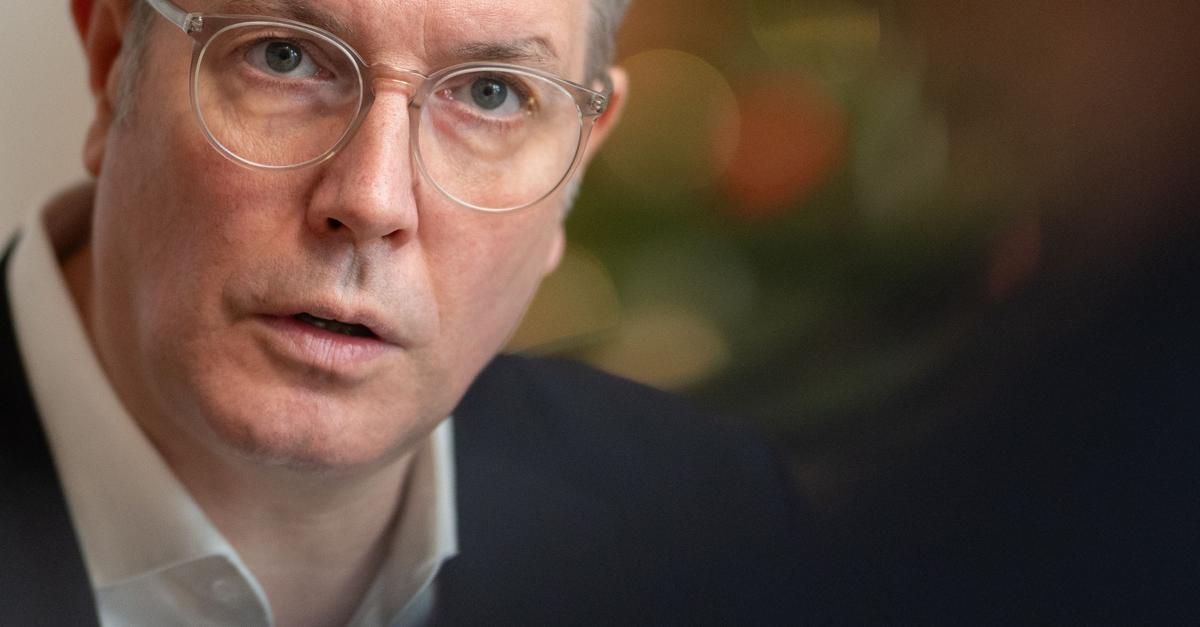 Schweitzer-will-Tech-Riesen-st-rker-zur-Kasse-bitten