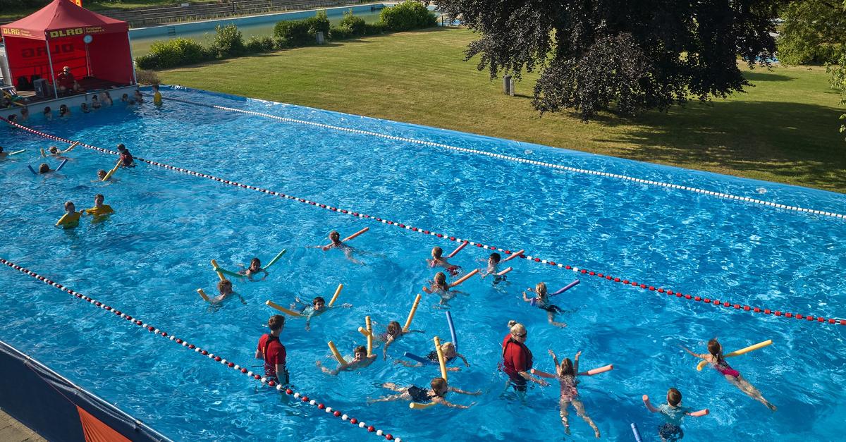 Remagen-er-ffnet-Pop-up-Pool-Schwimmen-trotz-Badsanierung