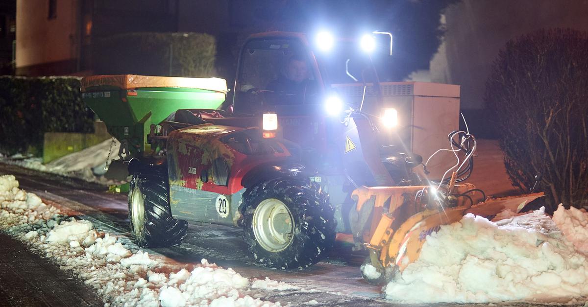 Unf-lle-auf-glatten-Stra-en-Bahn-drosselt-Tempo