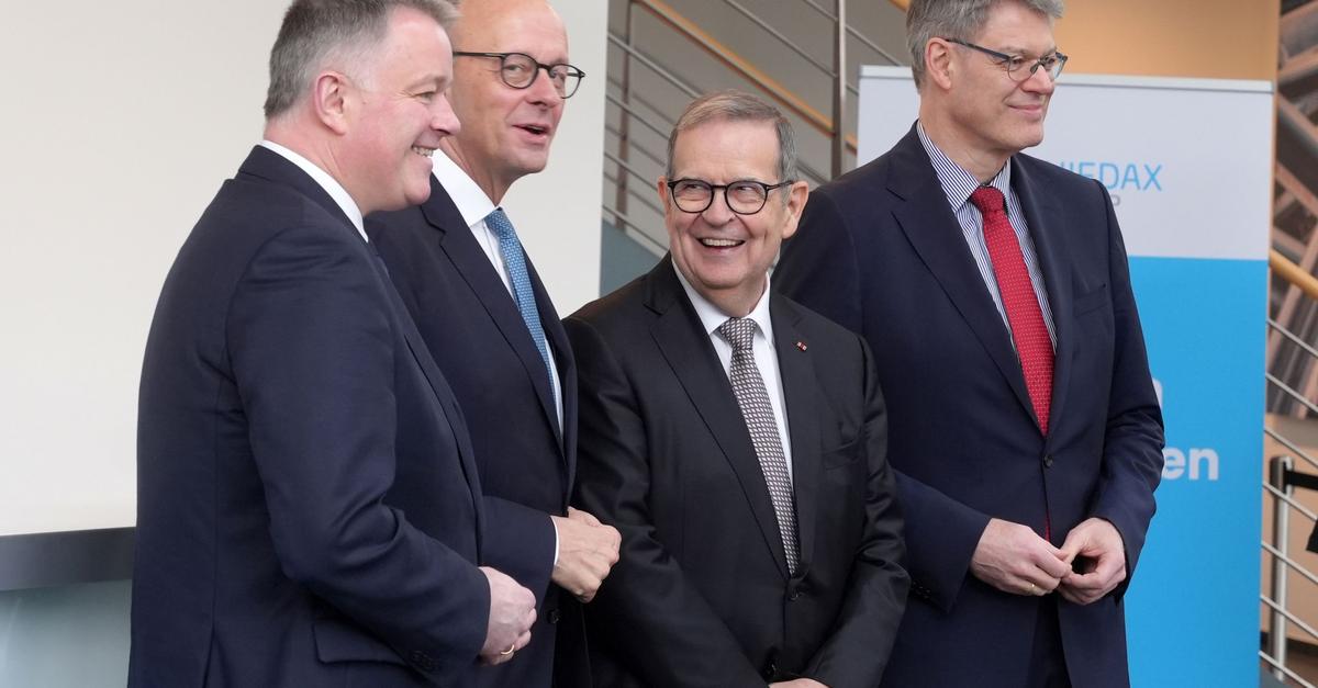 Merz-besucht-neuen-Technologie-Campus-von-Niedax