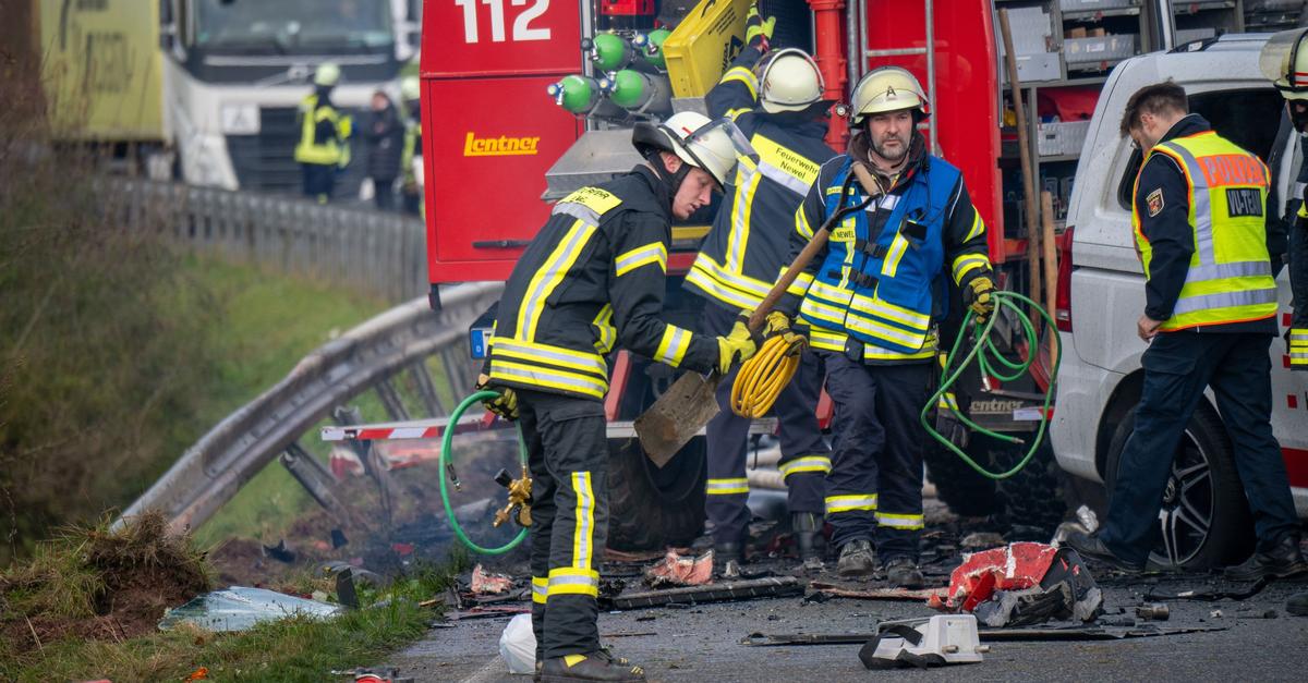 Drei Erwachsene und ein Kind sterben bei Unfall auf B51
