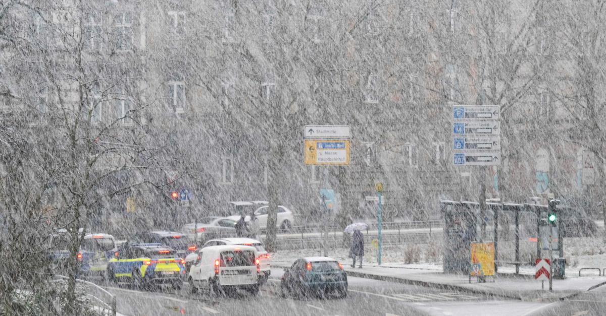 Starker-Schneefall-legt-Verkehr-in-Teilen-Hessens-lahm
