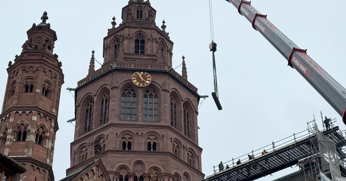 Nach-15-Jahren-Freie-Sicht-auf-Westturm-des-Mainzer-Doms