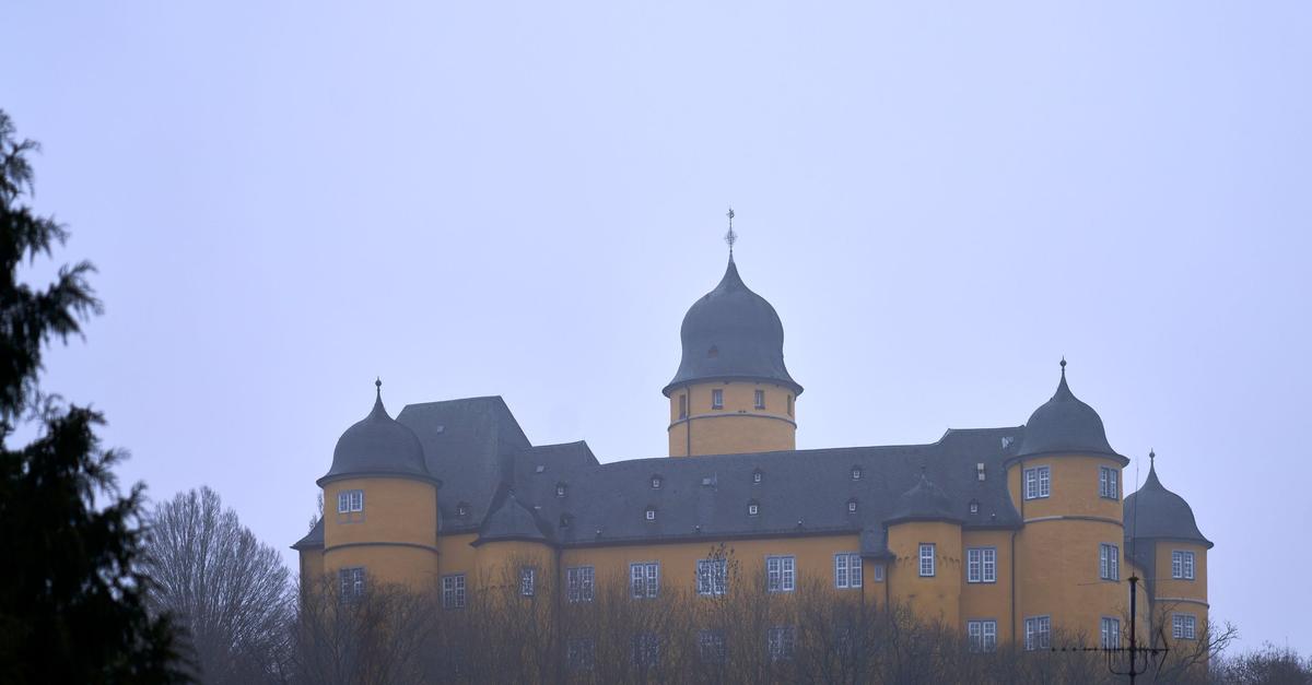 Milde-Luft-und-grauer-Himmel