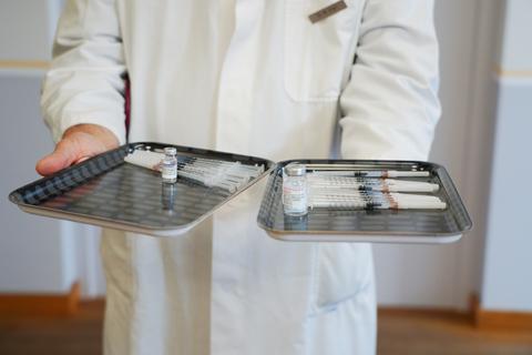 Die Biotest AG aus Dreieich will nicht auf eine Impfpflicht warten und startet dafür eine besondere Aktion. Foto: Biotest