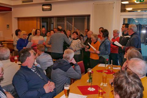 Der Chor aus Stockhausen hieß die Delegierten des Vogelsberger Sängerbundes willkommen. © Stock