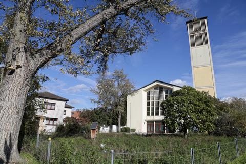 Von der Fusion der katholischen Gemeinden in AKK und der Mainspitze ist auch die Gemeinde Maria Hilf in Kostheim betroffen. Die dazugehörige Kita soll in einen Zweckverband ausgegliedert werden. © hbz/Stefan Sämmer