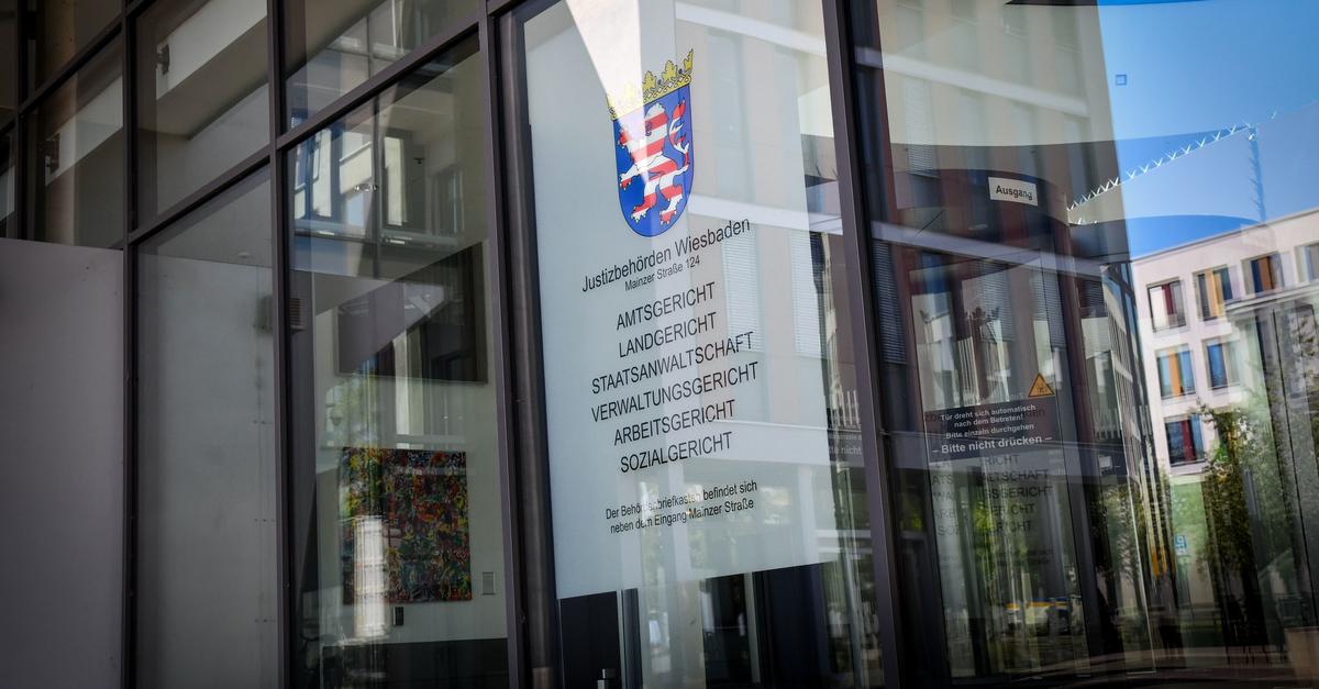 Polizei stoppt Betrüger in letzter Minute und bewahrt Seniorin vor Verlust
