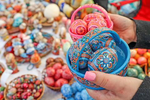 Kleine Kunstwerke:  Beim Ostermarkt gibt es zahlreiche Dekorationsartikel wie diese handgefertigten Eier zu entdecken.