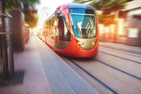 Die Wiesbadener Bürger haben gegen die City-Bahn gestimmt. Symbolbild: Morocko - stock.adobe.com