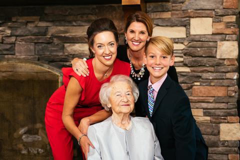 Familienglück über Generationen: Maria Aulenbacher mit ihren Enkelinnen Christina und Suzanne und dem Urenkel Alex.