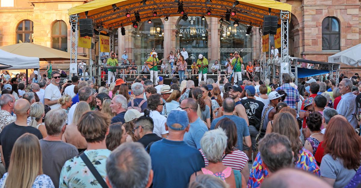 Live music at the Wiesbaden Wine Festival: Experience almost 50 bands on ...
