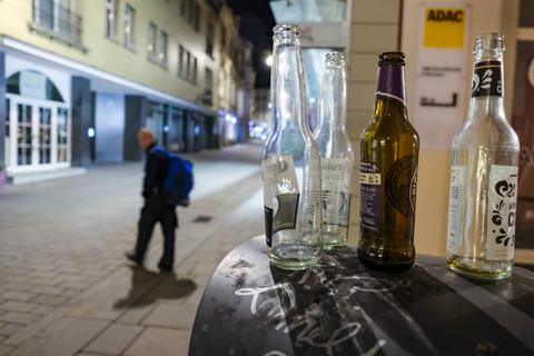 Ob wegen des Alkoholverkaufsverbots oder der gestiegenen Corona-Fallzahlen: Es blieb ruhig in der Innenstadt von Wiesbaden. Foto: Sascha Kopp