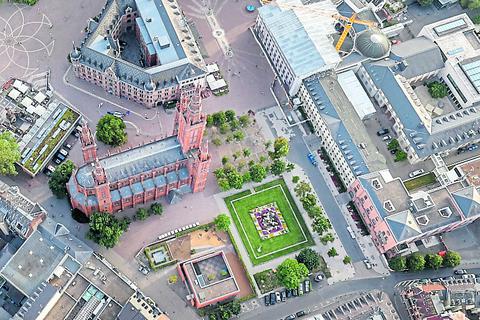 Der nördliche Schlossplatz zwischen Marktkirche und Landtag ist in die Jahre gekommen. Es gibt Ideen für einen Umbau.  Foto Sascha Kopp