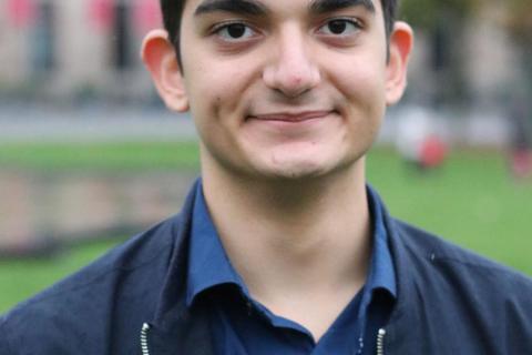 Shayan Mirmoayedi ist neuer Stadtschulsprecher in Wiesbaden. Foto: Christian Reinsch
