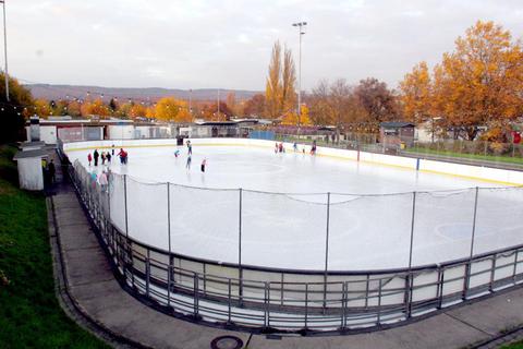 Henkell-Kunsteisbahn: Wiesbadens einzige Wintersportstätte wurde 1972 eröffnet. Archivfoto:  RMB/Kubenka  