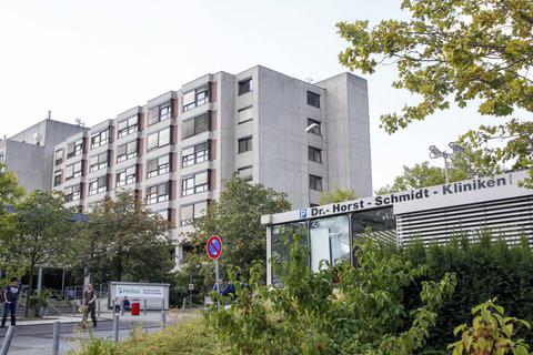 Die Helios-Dr.-Horst-Schmidt-Kliniken (HSK) fungieren in der Corona-Krise als koordinierendes Krankenhaus in Wiesbaden. Aktuell werden dort 56 Covid-19-Patienten behandelt. Archivfoto: Bianca Beier/VRM-Bild
