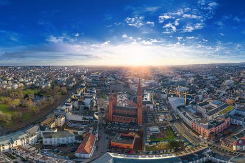 Luftaufnahme von der Wiesbadener Innenstadt. Foto: AdobeStock - apfelweile