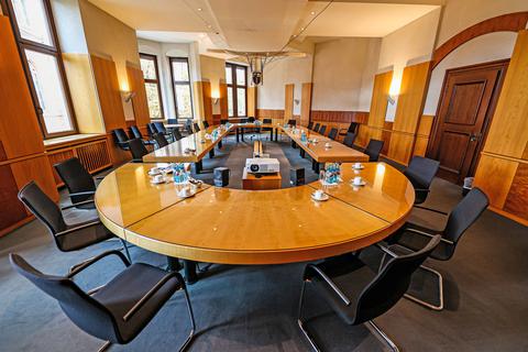 Der Sitzungsraum des Wiesbadener Magistrats. Foto: René Vigneron