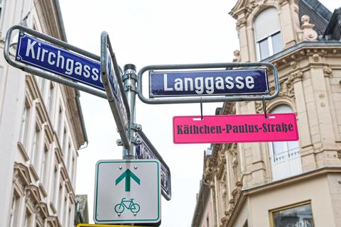 Vor einem Jahr wurden Wiesbadener Straßen symbolisch nach Frauen umbenannt.