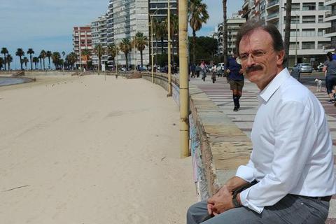 Dieter Schonebohm lebt im Stadtteil Pocitos. Der Strand ist einer seiner Lieblingsplätze in Montevideo.Foto: Christopher Schäfer  Foto: Christopher Schäfer