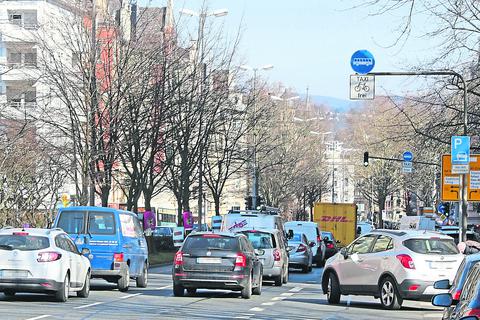 Staus prägen in Wiesbaden seit Jahren das Bild - der Anteil am Autoverkehr hat nun sogar zugenommen. Archivfoto: René Vigneron