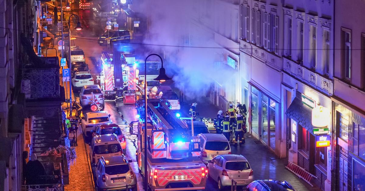 Fire in Wiesbaden's Westend: Five firefighters injured