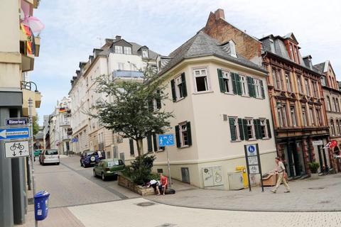 Kann sich nach der Erneuerung sehen lassen:  die Ecke Obere Webergasse und Hirschgraben im Bergkirchenviertel.  Archivfoto: Harald Kaster  Foto: 