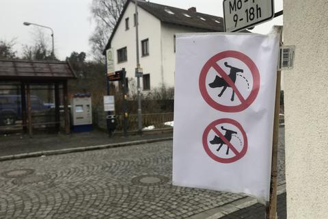 Wenn es nur das Pieseln wäre... Herumliegende Hundehaufen sorgen in Wiesbaden für Ärger.  Foto: Olaf Streubig
